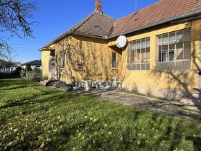 Na predaj rodinný dom s veľkým pozemkom v Tesárskych...