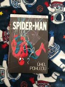 Kniha o Spidermanovi.