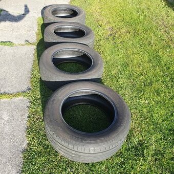 Predám gumy hankook 235/60 R17 - 1