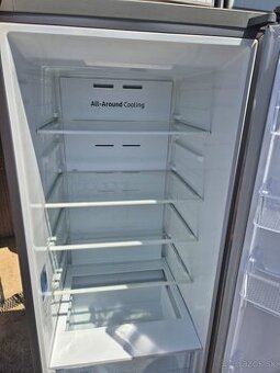 Chladnička s mrazničkou Samsung RB38T600DSA/EF strieborná