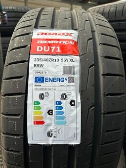235/40 r19 ROADX