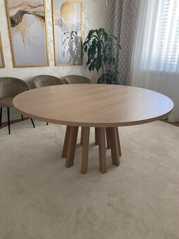 Okrúhly jedálenský stôl 160cm