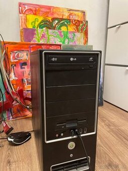 POCITAC S MONITOROM A MYSOU 1TB HDD 8GB RAM