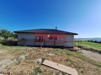 ADOMIS - predám pekný 5-izbový bungalov2, 123m2,Ortáše 607m2
