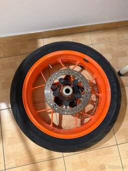 KTM Duke 690 zadne koleso rafik