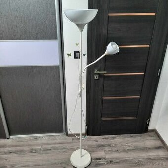 Predám voľne stojacu lampu