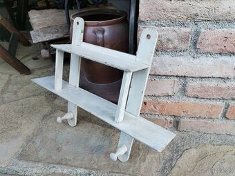 Stará polička na korenicky