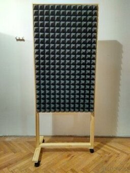 Predám akustický paravan na kolieskach.
