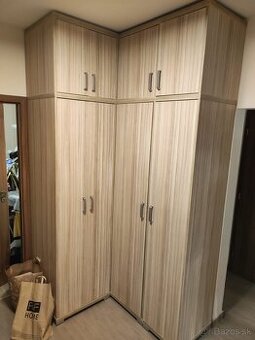 Skriňa plus vešiaková stena