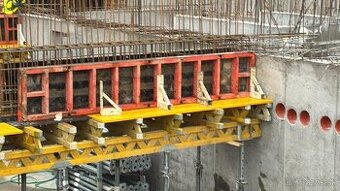 Stavby vedúci s maďarským jazykom