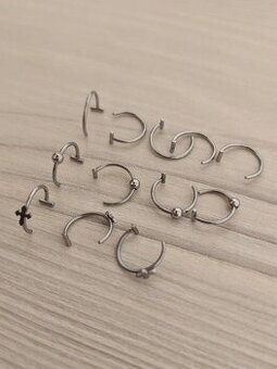 Falošný piercing na pery