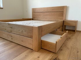 Masívna dubová posteľ 180x200cm s výsuvnými boxami