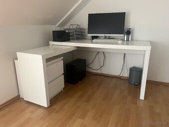Moderný rohový pracovný stôl s úložným priestorom