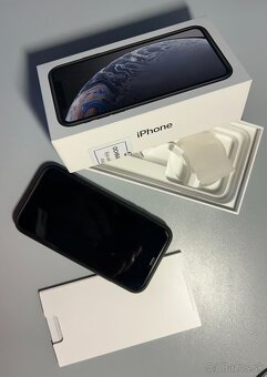 Mobilny telefon iPhone XR 64GB + kryty zdarma
