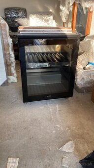 Prémiová vinotéka z nehrdzavejúcej ocele - Miele KWT 4154 UG