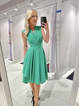 Spoločenské šaty v. 38