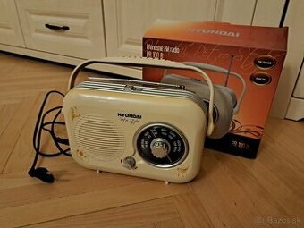 Prenosné FM rádio Hyundai PR 100 B v retro štýle - funkčné