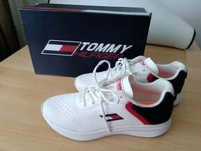 Sneakersy Tommy HILFIGER biele č.38 úplne nové