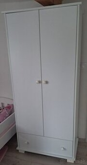 Dvojdverová šatníková skriňa