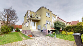 Na predaj rozmerný rodinný dom s pozemkom 2480 m2 v Dubnici