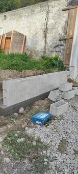 Vykonávam prácu na stavbe