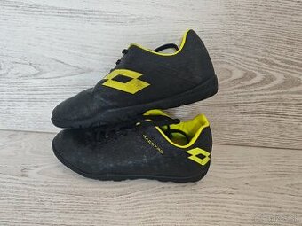 Kopačky na umelú trávu 32