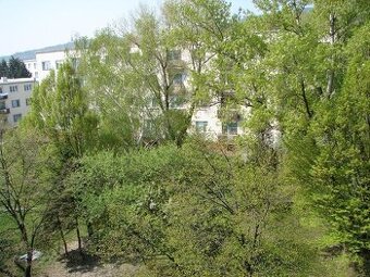 2 izbovy byt Pri Bielom kríži BAIII- 695 EUR vrátane energií