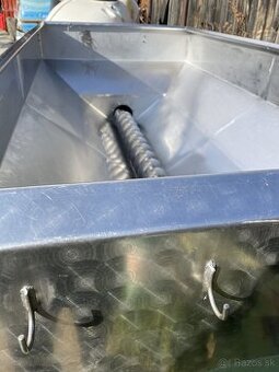 Vlečka na zber hrozna, nerezová so šnekom a pumpou