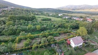 Stavebný prevažne rovinatý pozemok v obci Slanec - 1