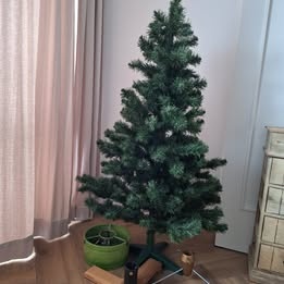 Vianočný stromček, stojany, dekorácie