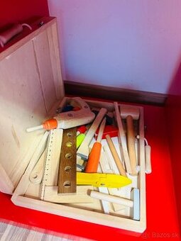 Drevená sada náradia v kufríku