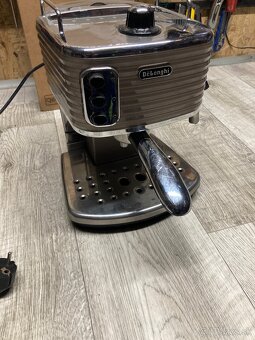 Pakovy kavovar DeLonghi