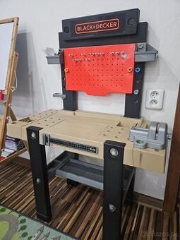 Detsky pracovny stol