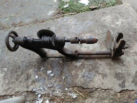 Časti starej vŕtačky.