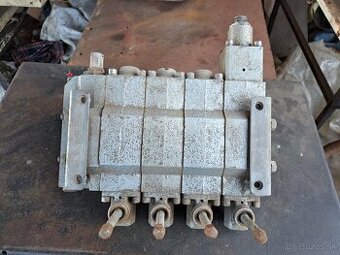 Predám štvorcestný hidraul. rozdelovač na Destu