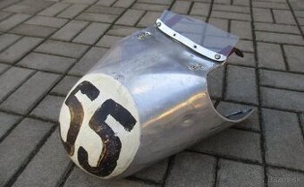 Stará kapotáž na závodní motocykl