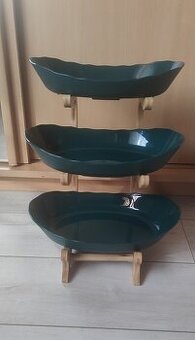 zelený viacposchodový stojan