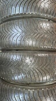 Predám 4ks jazdené zimné 215/65r16-98H Hankook