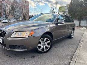 Volvo V70 2.4 D5 2009 A/T - 1