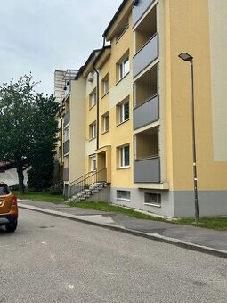 Na prenájom veľký 1-izb. byt 44 m2 v Seredi, ul. Komenského