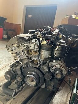 Motor bmw e39 528I