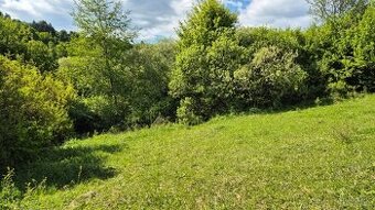 Slnečný investičný pozemok (1009 m²) s výhľadom