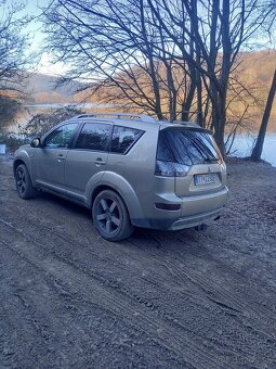Mitsubishi outlander 2.0 4×4.