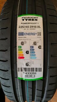 225/40R18 Nokian