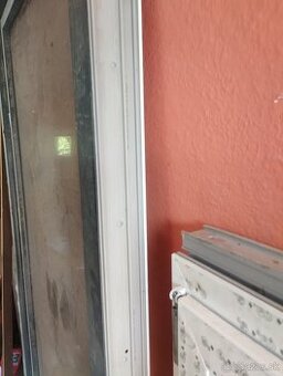 Predám úplne nové okno a balkónové dvere