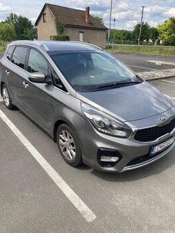 Rodinná KIA Carens 2018 s bohatou výbavou – skvelý stav, - 1