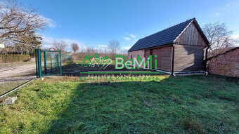 Na predaj veľkého pozemku s projektom v obci Jacovce