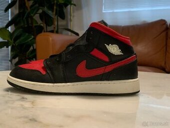 NIKE AIR JORDAN 1