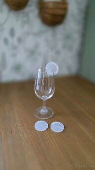 Handmade minimalisticka menovka na svadobny pohar
