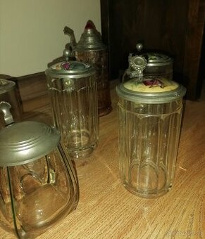 Staré pivné krígle.